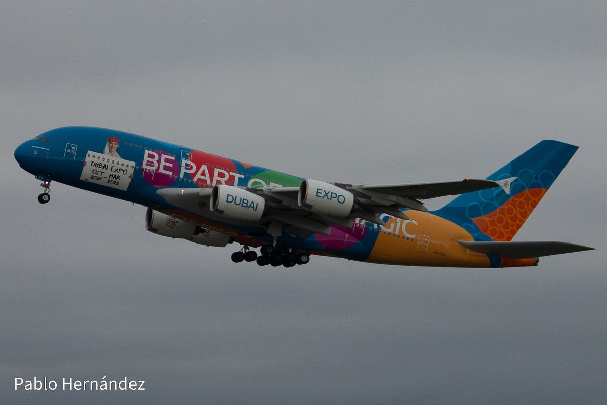 aerostacion's tweet photo. Me hubiese gustado compartir el día con @ConnectingPax y que hubiesen estado ellos para sacar buenas fotos 😃 Tres joyas que ayer visitaron Mánchester en poco más de dos horas. https://t.co/Byktfvl9ZD