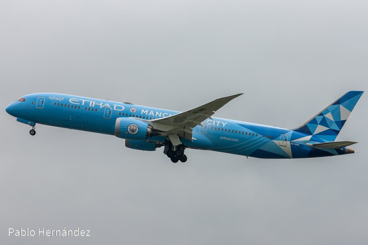aerostacion's tweet photo. Me hubiese gustado compartir el día con @ConnectingPax y que hubiesen estado ellos para sacar buenas fotos 😃 Tres joyas que ayer visitaron Mánchester en poco más de dos horas. https://t.co/Byktfvl9ZD