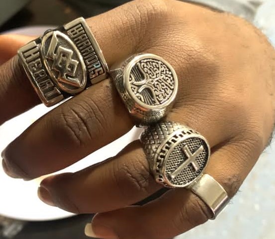 MakeJewel's tweet photo. 🌼Silver rings available in size 10 only.

🌼Call/WhatsApp +233 59 524 8102 to order. 
..
..
..
.. 

#makejewel  #affordablerings #fashionrings #hivetribe #jewelry #ringsforsale #goldrings #silverring #KumasiHive https://t.co/fANQNlo7mr