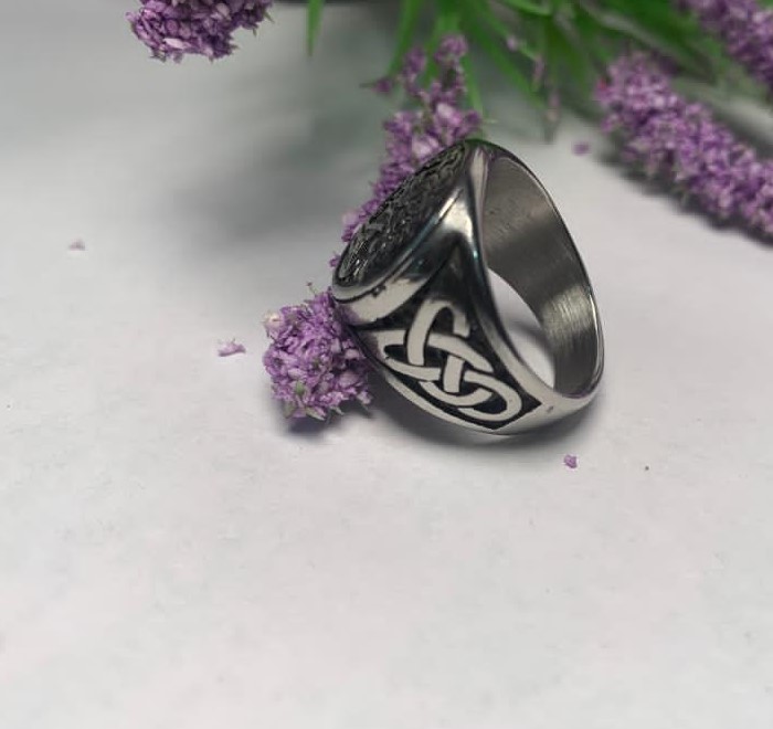 MakeJewel's tweet photo. 🌼Silver rings available in size 10 only.

🌼Call/WhatsApp +233 59 524 8102 to order. 
..
..
..
.. 

#makejewel  #affordablerings #fashionrings #hivetribe #jewelry #ringsforsale #goldrings #silverring #KumasiHive https://t.co/fANQNlo7mr