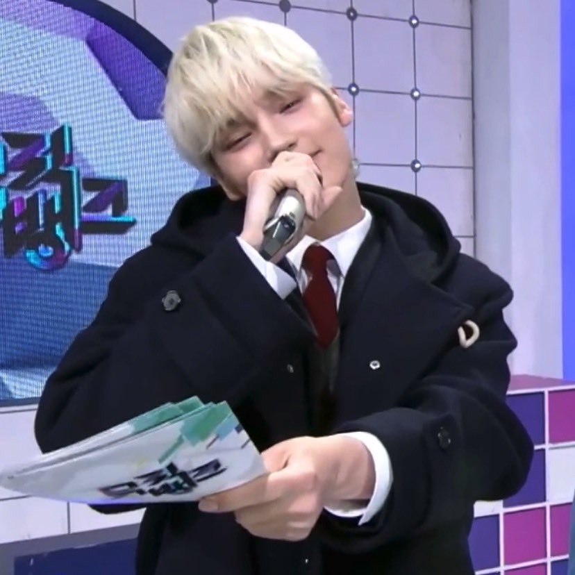 mostsoftpenguin's tweet image. 아 끼발
아 이거보고 수빈이랑 범규가
🐰: 뭐야 쟤 목 왜저래 목 담걸렸어?
🐻: 형 쟤 눈 뜨라고도 같이 말해주세요

ㅠㅠㅠㅠㅠㅠ이렇게 카톡 보내서 ㅋㄱㅋㄱㅋㄱㅋㄱㅋㄱㅋㄲㅋ 바로 고쳤다고 ㅠㅠㅋㄱㅋㄱㅋㄱㅋㄲㅋ