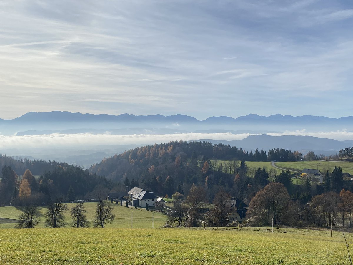 sklingelhoeffer's tweet photo. #drivebyshots of the day #carinthia #magdalensberg https://t.co/pWi9nwgpBV