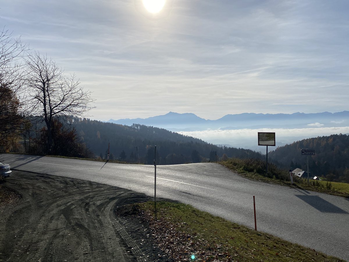 sklingelhoeffer's tweet photo. #drivebyshots of the day #carinthia #magdalensberg https://t.co/pWi9nwgpBV