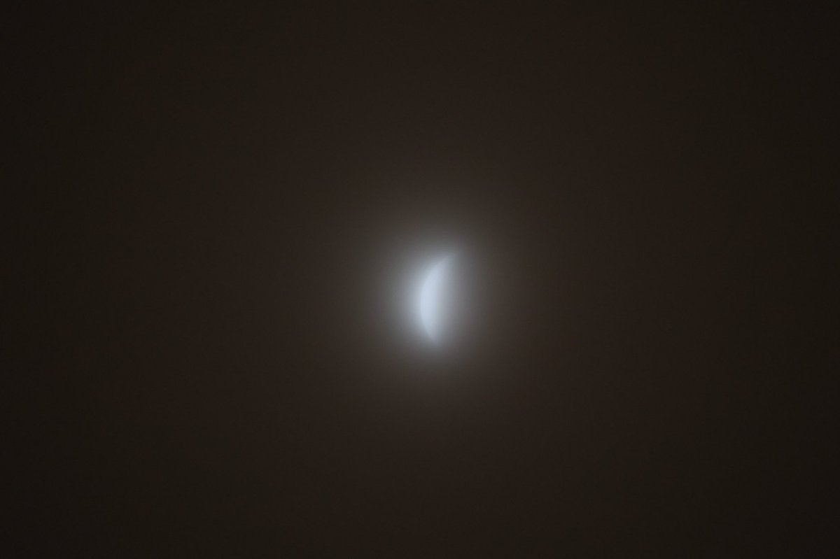 jstanley0's tweet photo. The moon was invisible during peak eclipse but I caught a glimpse through cloud cover about a half-hour later
#LunarEclipse #cloudyeclipse https://t.co/dfKftf6Gn8