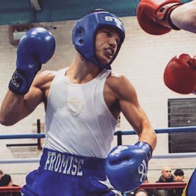 CoombeBoysNews's tweet photo. Congratulations to Harvey for winning the National Junior Developments for his weight class and also being named boxer of the tournament within the class too. Awesome achievement. #CBSPETeam #Boxer #Champ #Hardworkpaysoff https://t.co/i7vmV08p8V