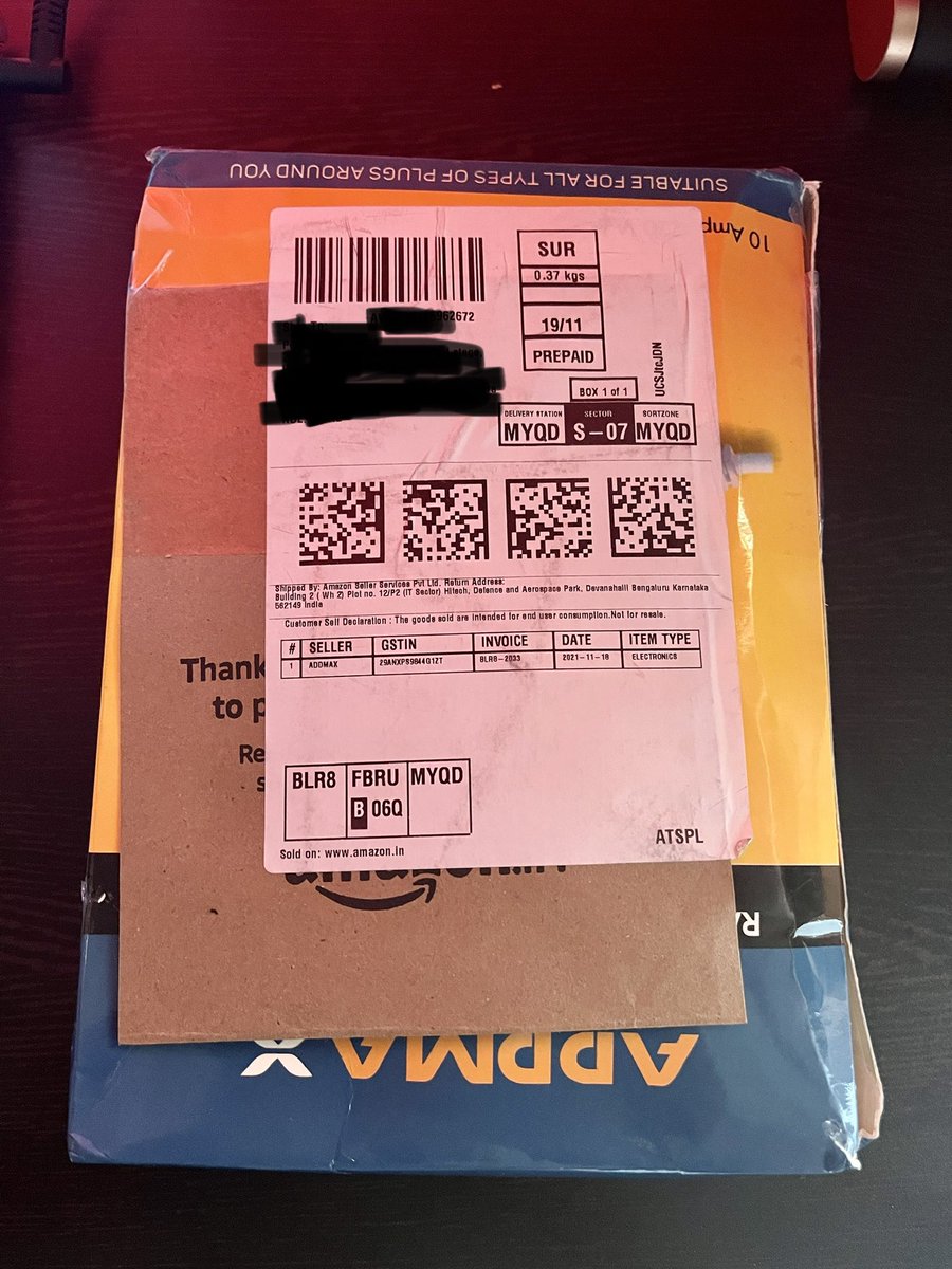 Mithi1030's tweet photo. Amazon's team have got a lot of work pending to train.The CS team were giving me some lame reasons about their new policy to ship package without any safety if the box is proper. The picture clearly dipicts the condition of package. Take actions accordingly! @amazonIN @amazon https://t.co/RMJhfkT2vk