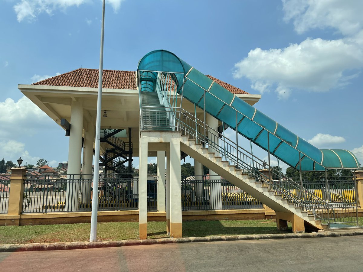 skaheru's tweet photo. @assempebwa @KEE_UG @EdgarTwine1 @UNRA_UG #ExpresswayLife I’ll try again later. Off to Stone Pub for now… https://t.co/q1quAAvRaS