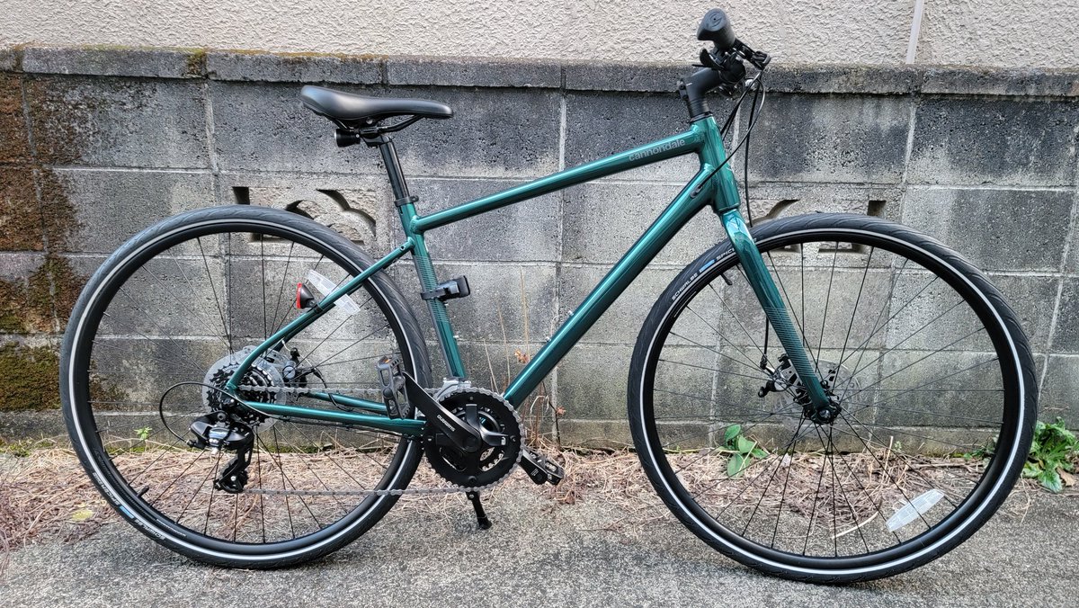 Bellt_'s tweet image. あまり乗らなかったQuick5君
運動不足を感じている友人に譲ることになりました。

別れを惜しみつつ3時間かけてしっかり磨き上げました。

新しいご主人様にも自転車の楽しさを教えてあげてね🚴

#cannondale 
#quick5