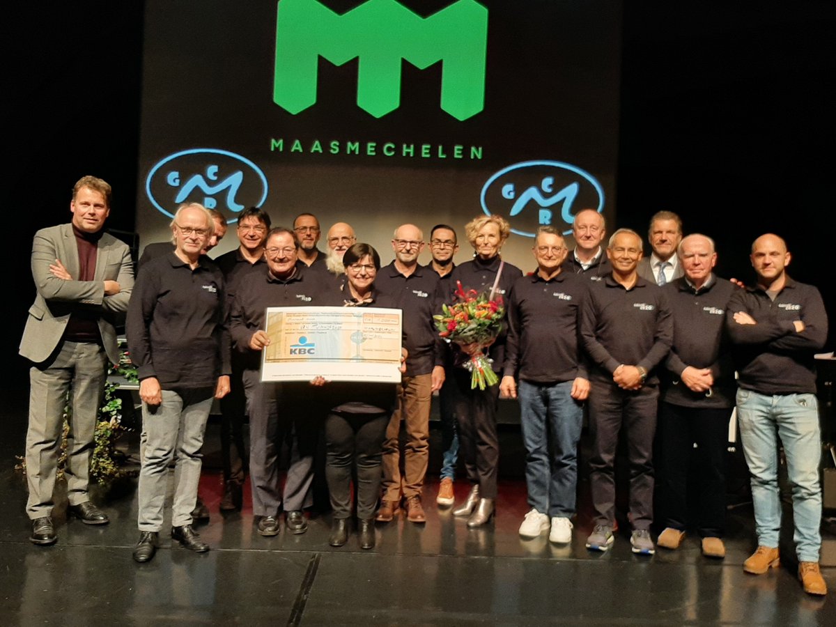 Op 13/11 ontving Tuinwijk2020 de cultuurprijs.
Tuinwijk2020 is uiteraard gekend omwille v Parkies en de versch initiatieven en kunstprojecten zoals Fietsen in de bomen, Winterlicht,... maar uiteraard ijvert de vereniging in eerste instantie vr de herwaardering v Eisden-Tuinwijk.