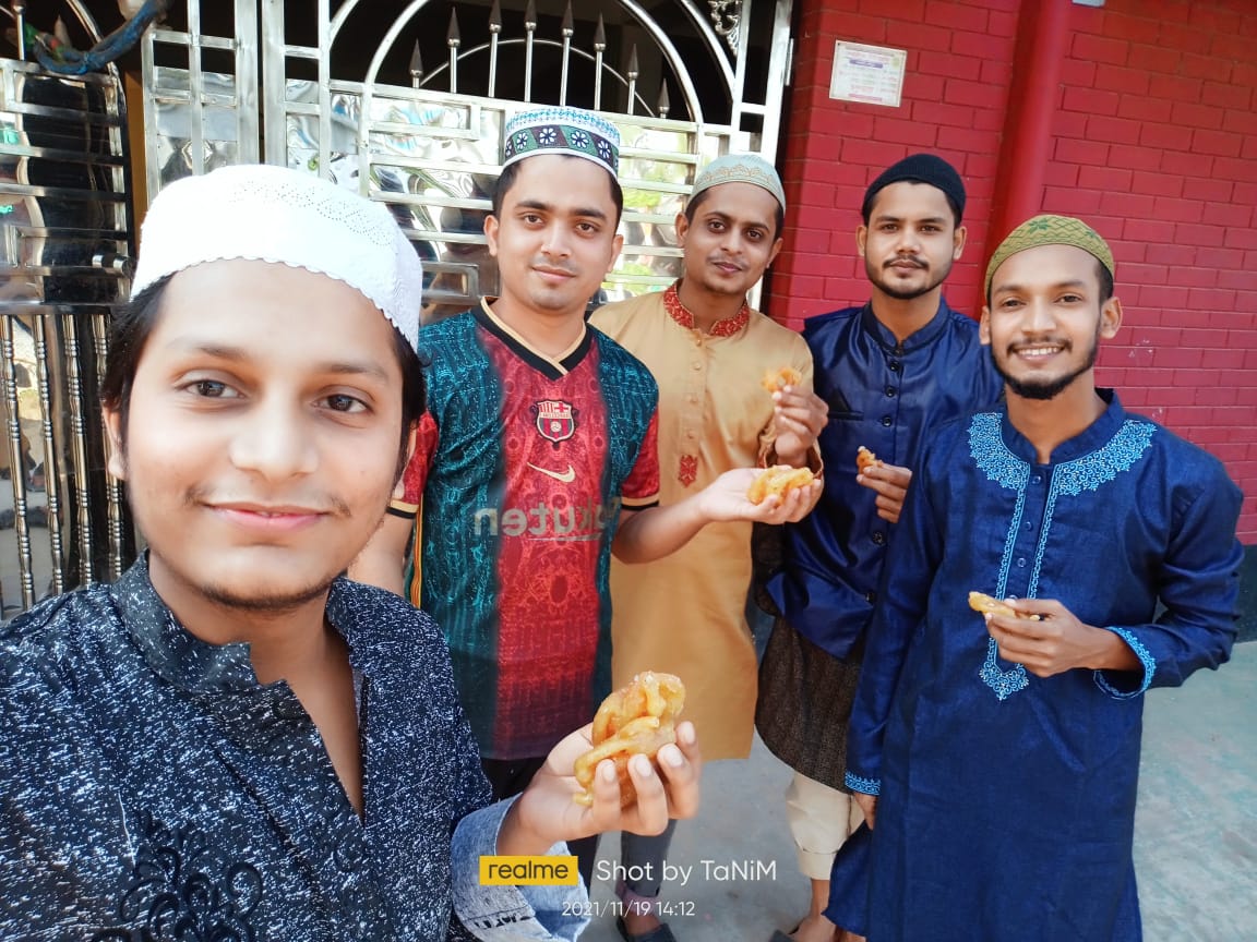 amel_khan_'s tweet image. #JummaMubara #Jilapi 
 With @TanimSufian