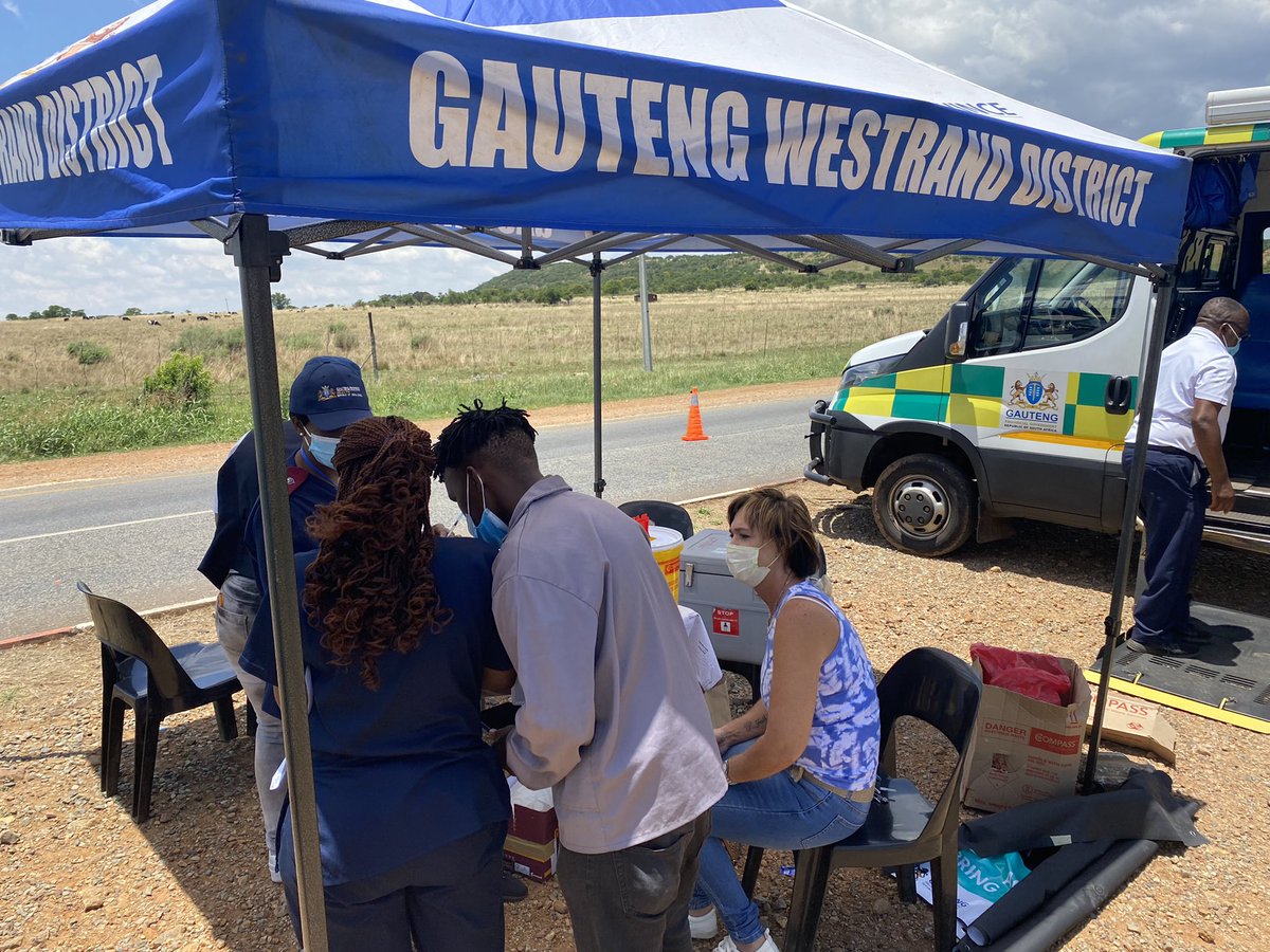 GautengHealth's tweet photo. Join our mobile vaccination team at the corner of N12 South & R500 in Fotchville, @WestRandHealth. All motorists who are using the route & are yet to vaccinate are encouraged to pop in & get their jab. You can also #RequestASlotGP to renew your drivers licence #VaccinesSaveLives https://t.co/1eEjFXesBL