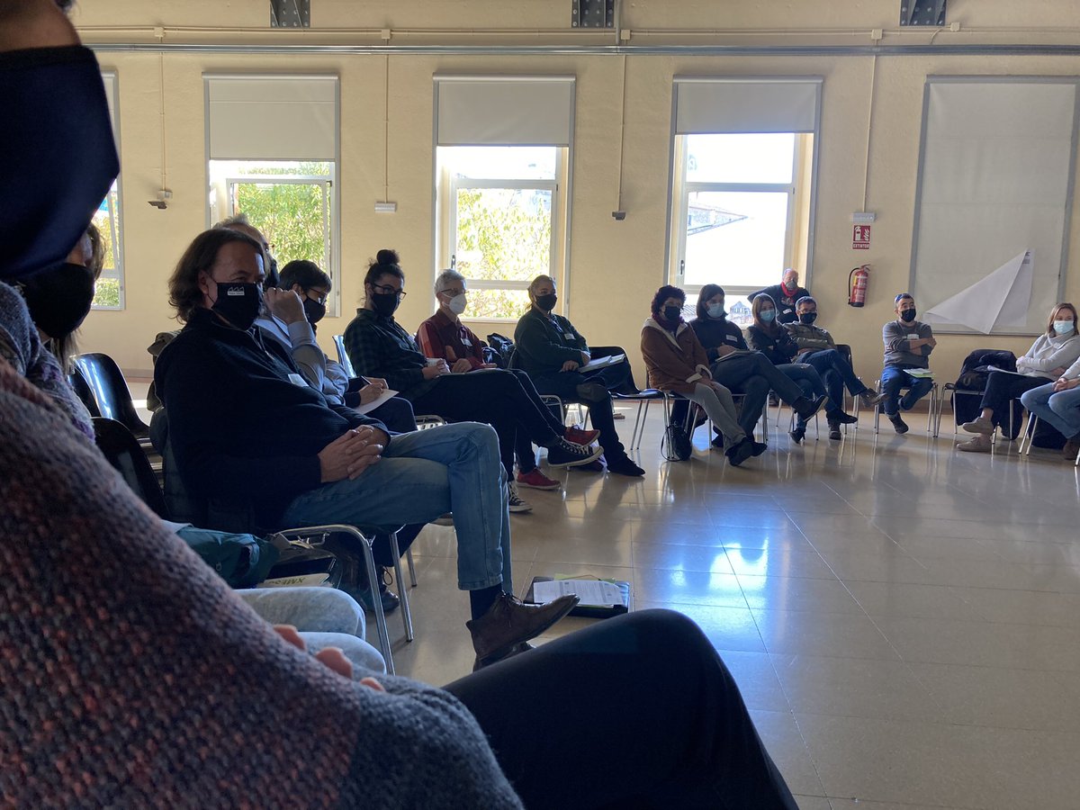 XmessCat's tweet photo. #XMESSCabrils
✊🏽 La dinàmica de “protesta i proposta” està en marxa.

🗣 Les assistents comparteixen les seves visions i reptes sobre l’estructura i la feina de la xarxa. 

💡A partir d’aquí, es comparteixen idees, propostes i solucions per créixer (⬆️ i créixer bé). https://t.co/0gVYsplokf