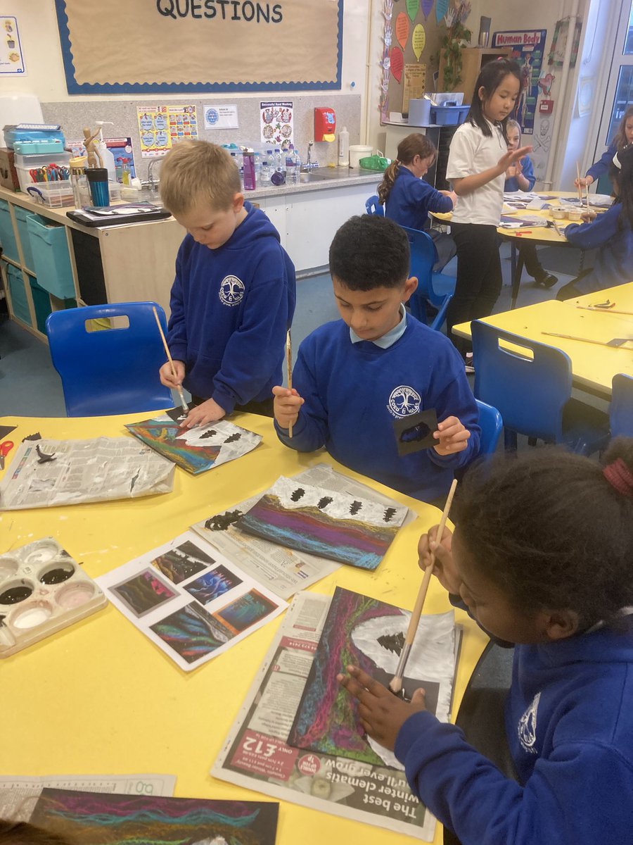 MsTyre2's tweet photo. Creative club Northern lights creations! @CoedGlas @coedglaspta @CoedGlasXC @CoedGlas2025 https://t.co/ruSGID34XS