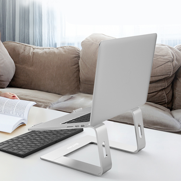 BoyataInc's tweet photo. Raise your laptop to a comfortable eye level to enjoy a healthier life. 💻💖
-🌸Make your Workstation a Stylish One
.
.
.
#boyata #laptopstand #stands #holders #office #workplace #aluminum #desk https://t.co/cfFEazXUiT