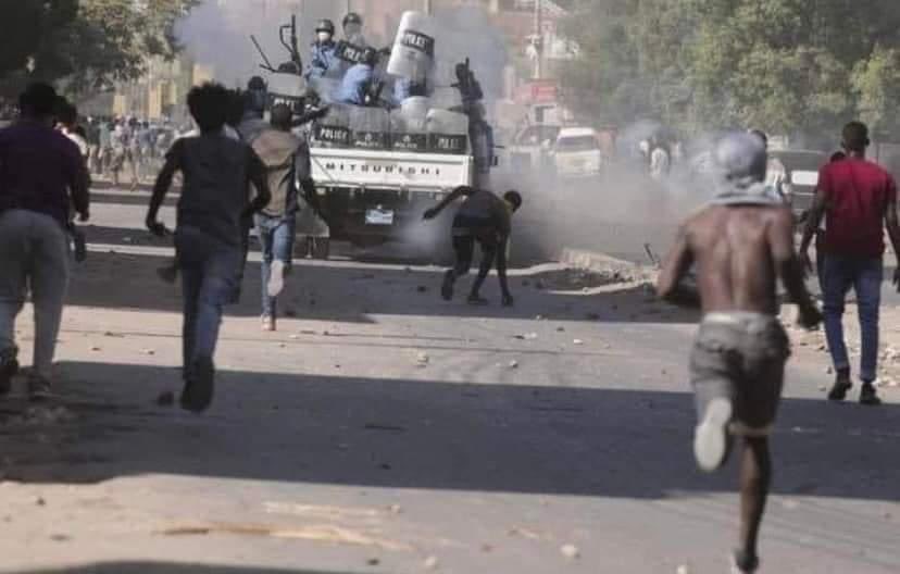 khaled_zangoola's tweet photo. من أراد أن يرى الشعب السوداني راكع فليأتي فقط في مواعيد الصلاة..

 #مجزرة17نوفمبر https://t.co/fw6z7fUxcf