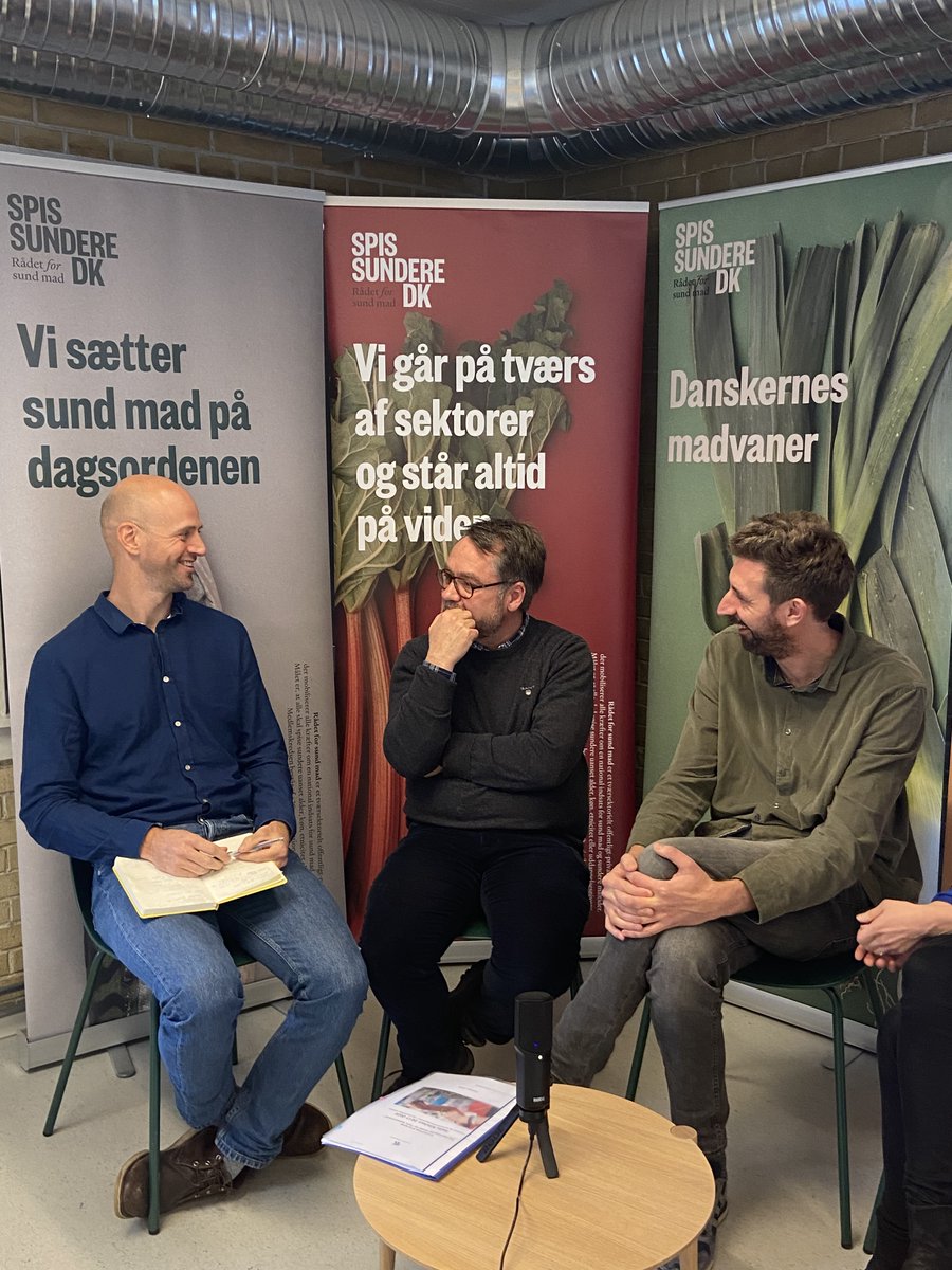 SundMadDK's tweet photo. SpissundereLIVE: Mad, læring og trivsel i et familieperspektiv 🍽

Den 11. november dykkede vi ned i, hvilken rolle familien spiller, når børn og unges sundhed, trivsel, madmod og maddannelse skal styrkes. 

Se, eller gense udsendelsen her: https://t.co/E2OARsLGev https://t.co/Q27tYMx4jC