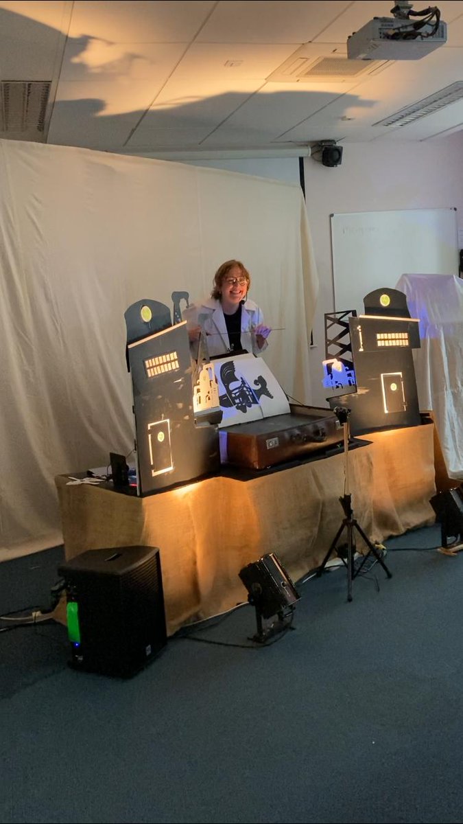 UofGDumfries's tweet photo. Grey the puppet appeared to tell us the important tale of our human impact on our once green planet. All the kids and adults enjoyed the lively puppet show! 🌳#SeedHeart #UofGCOP26 https://t.co/TAW2stapDv