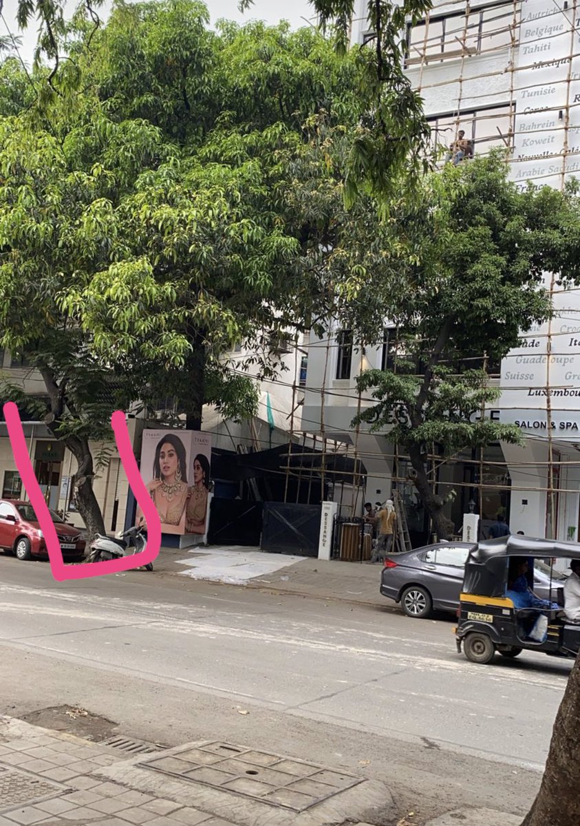 Aslam_Merchantt's tweet photo. Attn: Garden Dept @mybmcWardHW 

Kindly Trim/Balance The Trees On Footpath. 

#Location: Bandra 190 Apt, Turner Road, Next To Rolex Showroom, Bandra West #Mumbai

Thanks &amp; Regards 
@ACI_Mumbai https://t.co/fJkcfYlOYk