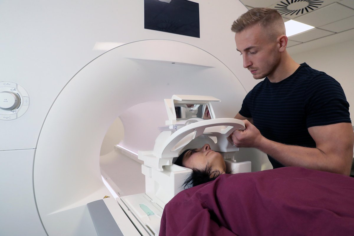 CUBRICcardiff's tweet photo. Calling all AS/A Level Psychology teachers! 🎓 CUBRIC will be hosting an online Schools Day on Monday 13th December from 13:00, providing brain imaging equipment demonstrations for pupils 🧠🔍👀 If interested, please email cubric@cardiff.ac.uk for more details. Please retweet! 🎉 https://t.co/oHjQQlh3Lu