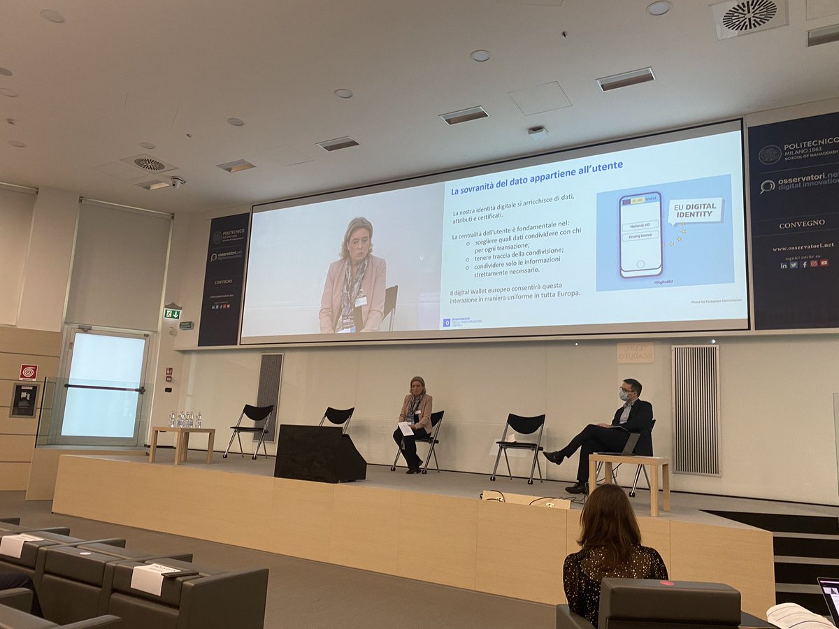 Osserv_Digital's tweet photo. #identitàdigitale “la sovranità del dato appartiene all’utente” @sfilipps @InnovazioneGov #oid21 https://t.co/O5WL9cOatr