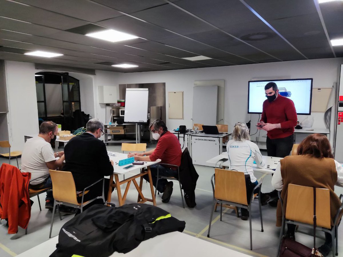 La actividad de ayer en <a href="/LaCasaEncendida/">La Casa Encendida</a> fue un éxito y lo pasamos muy bien. Los 10 medidores para <a href="/FMontemadrid/">Fundación Montemadrid</a> quedaron listos y entregados. Muchas gracias a los #voluntarios de <a href="/fundacionTef/">Fundación Telefónica</a> y a todos los que nos apoyáis.