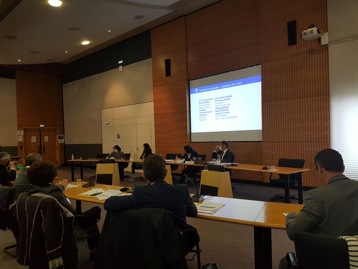 AG d'installation @CCI49 avec un nouveau président dynamique #MatthieuBilliard. La #cpme49 présente dans le nouveau bureau grâce à des chefs d'entreprise impliqués et motivés. Nous souhaitons toutes nos félicitations aux 50 élus !