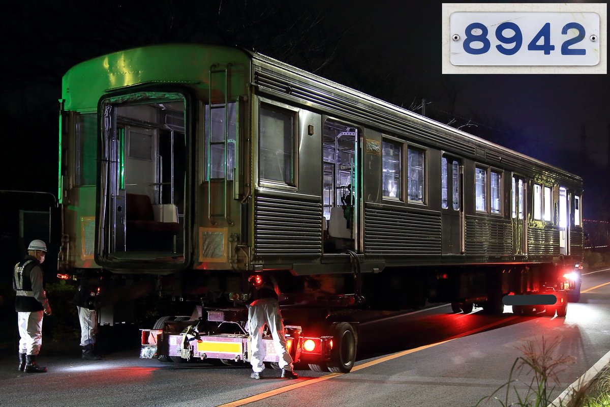Tokuchan4698606's tweet photo. 2021年11月18日(木)
東急8500系8622F
解体に伴う廃車陸送
第4回目の廃車陸送です。
デハ8728(2号車)・サハ8942(3号車)が搬出されました。
中間車はすべて搬出完了。先頭車2両がどこへ譲渡されるのか、今後注目されそうですね。
#東急8500系
#8622F https://t.co/uYVex0Dvw8