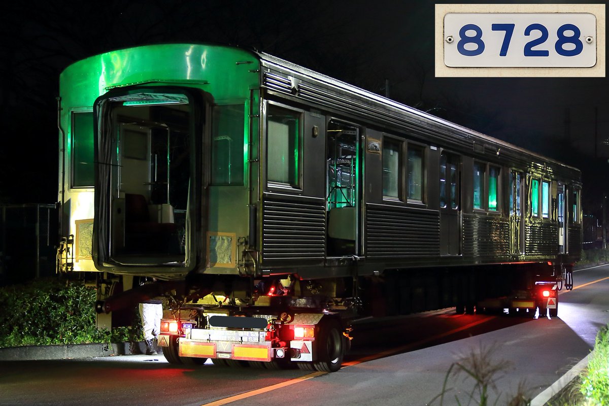 Tokuchan4698606's tweet photo. 2021年11月18日(木)
東急8500系8622F
解体に伴う廃車陸送
第4回目の廃車陸送です。
デハ8728(2号車)・サハ8942(3号車)が搬出されました。
中間車はすべて搬出完了。先頭車2両がどこへ譲渡されるのか、今後注目されそうですね。
#東急8500系
#8622F https://t.co/uYVex0Dvw8