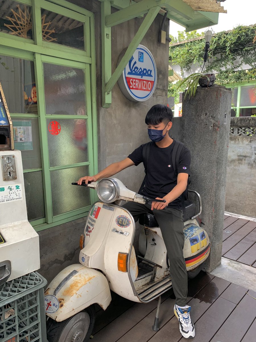 526____'s tweet photo. 好愛這種復古風的機車🛵
😍😍 https://t.co/nPvhO5xPu0