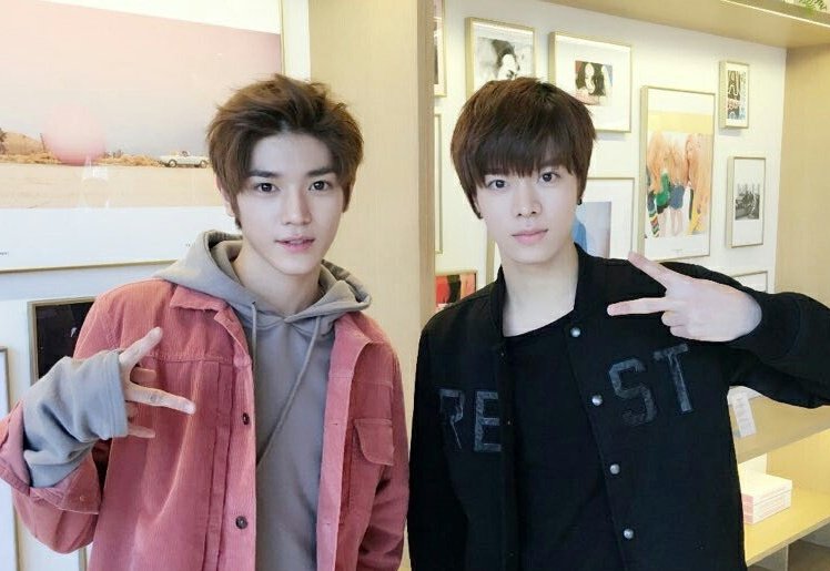 khxwxz's tweet photo. เขาโตกันขนาดนี้แล้วนะ ละแทยงเขาก็ชอบสีชมพูมาตลอด ส่วนยูตะเขาก็ชอบสีดำสีคุมโทนแบบนี้เหมือนเดิมเลย ㅠㅠ https://t.co/GHRrHQJ1zp