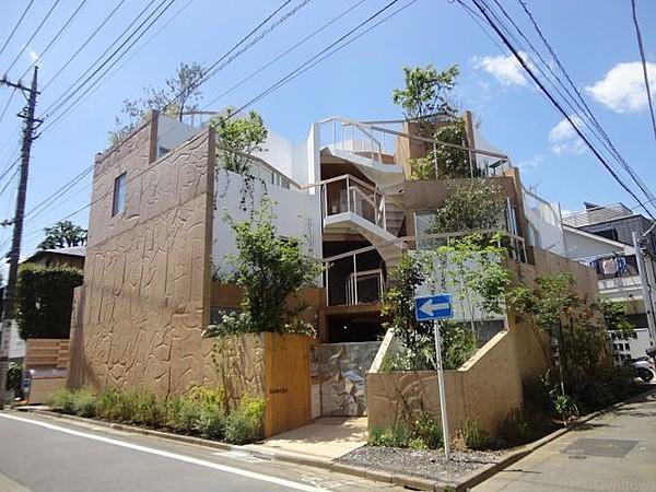 目黒のkotorikuとかいう奇天烈な構造の集合住宅、ずっとは嫌だけど一年ぐらい住んでみたい。 