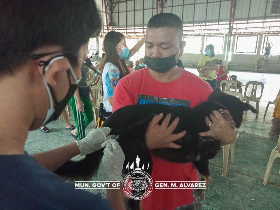 LGU_GMA's tweet photo. [BET NG VET PROGRAM, UMARANGKADA SA BARANGAY GREGORIA DE JESUS]

Maging responsableng "furr parent" Pabakunahan ang inyong pet! 

#SerbisyongMayPuso
#BETngVET
#AntiRabiesVaccine https://t.co/43SxDU9Z2D