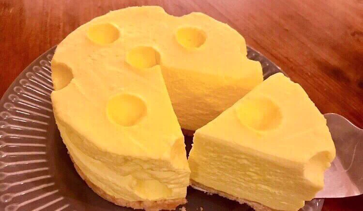 まるで物語に出てくるチーズみたい！「まるでチーズなチーズケーキ」
