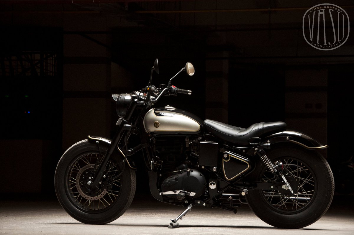 EimorCustoms's tweet photo. ~ VASU ~
This Royal Enfield classic 350.Our client sent us a reference image & was clear about how he wanted his bike to look like.Tyres have been replaced by ribbed balloon tyres. New Mudguards, shorter seat,sump guard and other changes gives a classic Bobber look.
#EIMOR https://t.co/AGdvae6k9A