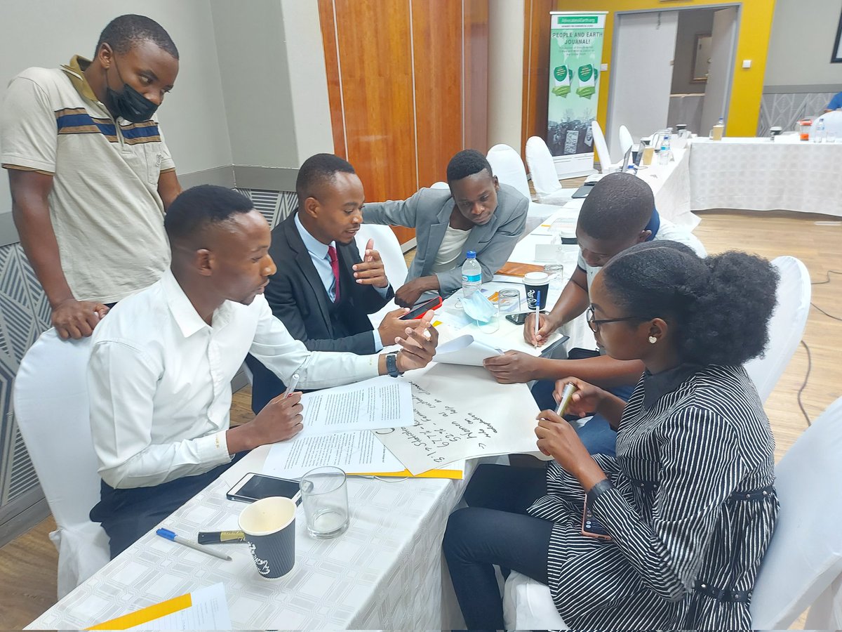 Advocates4Earth's tweet photo. Young people, young activists and environmental lawyers concerned about the climate crisis during the breakaway sessions at our Post #Cop26 Validation Workshop on a Climate Change Act for Zimbabwe today. #ClimateAction #ClimateJustice #ClimateEmergency #ClimateChangeActZW https://t.co/H1BodkeZmq