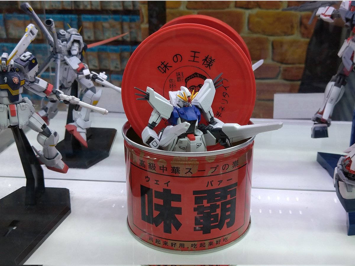 ヨドバシカメラのガンプラの展示センスが理解した瞬間に笑えるくらいにひと味もふた味も違っていた Togetter