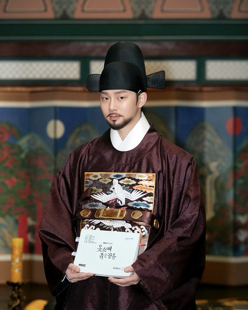 VIINIHBofficial's tweet photo. [#옷소매붉은끝동] 권현빈의 첫 사극 도전!
드디어 오늘 밤 ‘야망 빌런’ 정백익 역으로 등장 ⭐️
함께 본방사수해 주세요 🙏🏻 
#권현빈 #kwonhyunbin #Viini #YG #YGSTAGE
#MBC #드라마 #옷소매붉은끝동 #정백익 #본방사수 https://t.co/OvvsZHSuq3