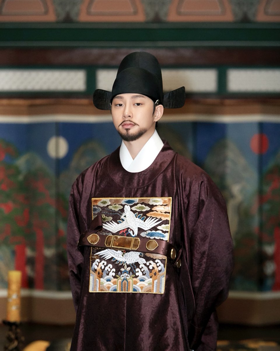 VIINIHBofficial's tweet photo. [#옷소매붉은끝동] 권현빈의 첫 사극 도전!
드디어 오늘 밤 ‘야망 빌런’ 정백익 역으로 등장 ⭐️
함께 본방사수해 주세요 🙏🏻 
#권현빈 #kwonhyunbin #Viini #YG #YGSTAGE
#MBC #드라마 #옷소매붉은끝동 #정백익 #본방사수 https://t.co/OvvsZHSuq3