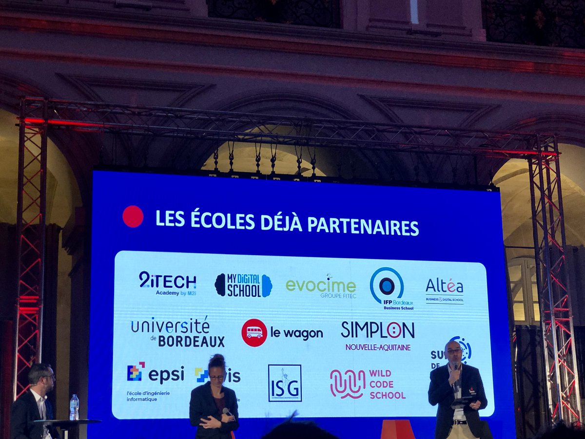 SimplonNAQ's tweet photo. Nous étions au #FTDay 2021 hier : Un superbe évènement organisé cette année encore par la @FrenchTechBdx, et le lancement d'un nouveau service auprès des écoles pour enrichir nos liens avec les entreprises du territoire, pour lequel nous avons déjà manifesté notre engagement🤝 https://t.co/QkXLpoivdQ