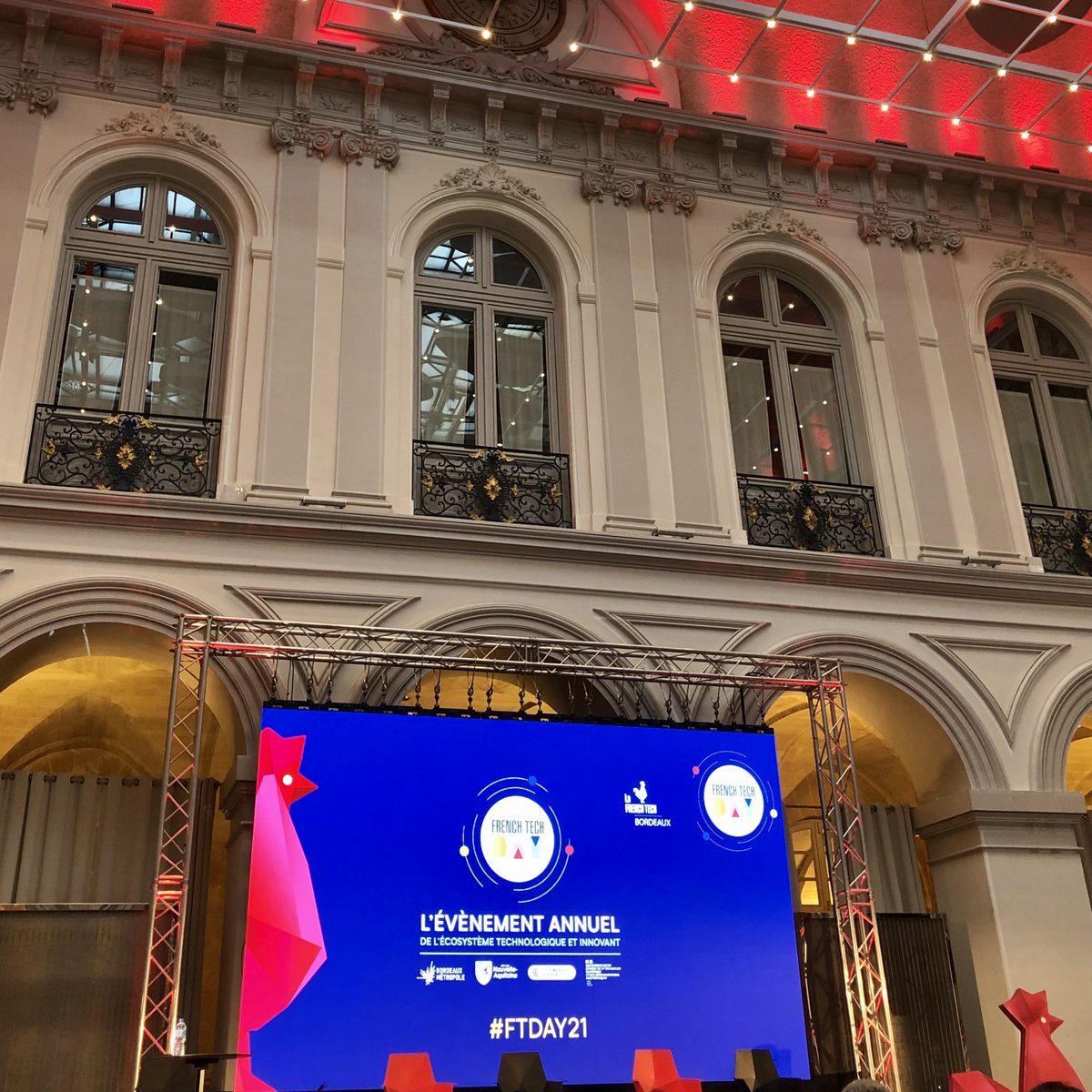 SimplonNAQ's tweet photo. Nous étions au #FTDay 2021 hier : Un superbe évènement organisé cette année encore par la @FrenchTechBdx, et le lancement d'un nouveau service auprès des écoles pour enrichir nos liens avec les entreprises du territoire, pour lequel nous avons déjà manifesté notre engagement🤝 https://t.co/QkXLpoivdQ