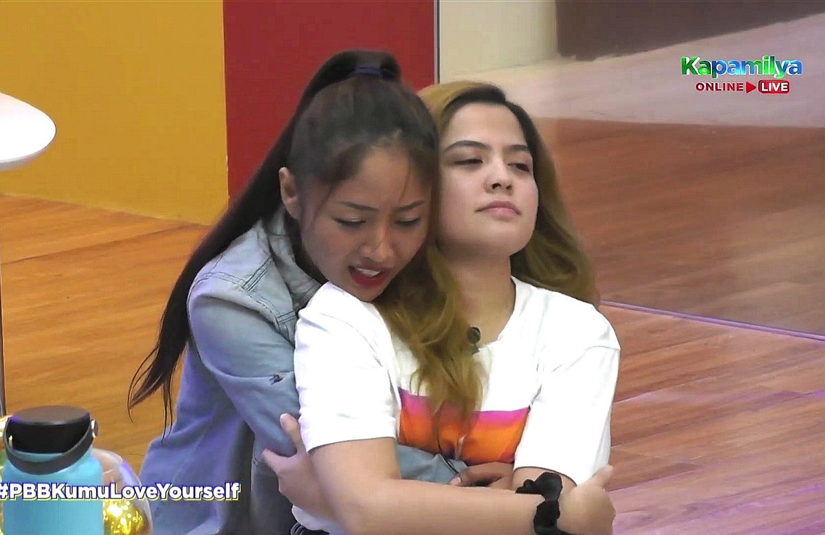 riaayx_'s tweet photo. Karen: I'm gonna shower you with a lot of love
Alexa : I would like that

I'm softtt :((

MahigpitNaYAKAP ALEXA https://t.co/hwdfCm1USH