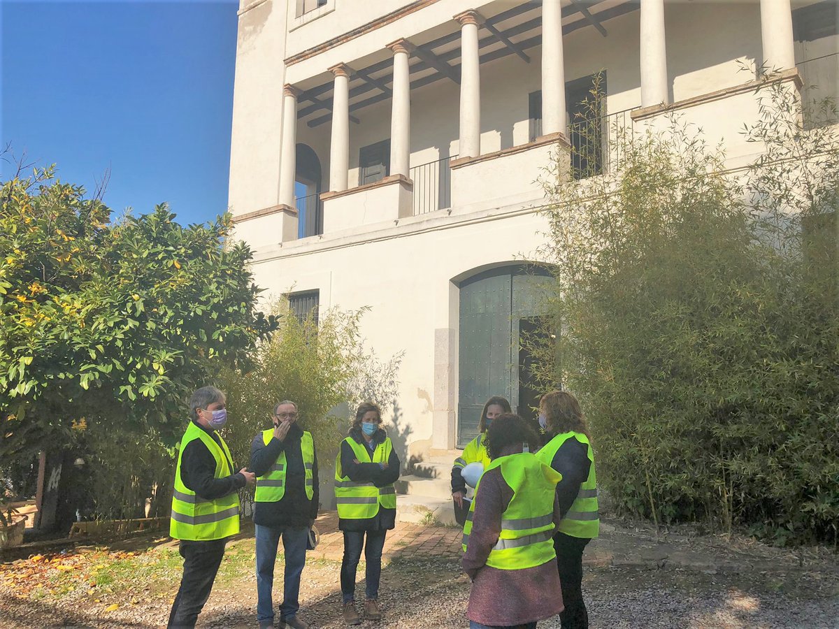 governpsip's tweet photo. ℹ📢 Avui, la regidoria de Patrimoni ha fet una visita a la Masia de Can Maiol, amb regidors/res de l’oposició, per explicar en que consisteixen les obres de rehabilitació de l'edifici 🚧, que ja s'han posat en marxa, així com terminis i detalls de la preservació patrimonial. https://t.co/Szgdhpwu2x