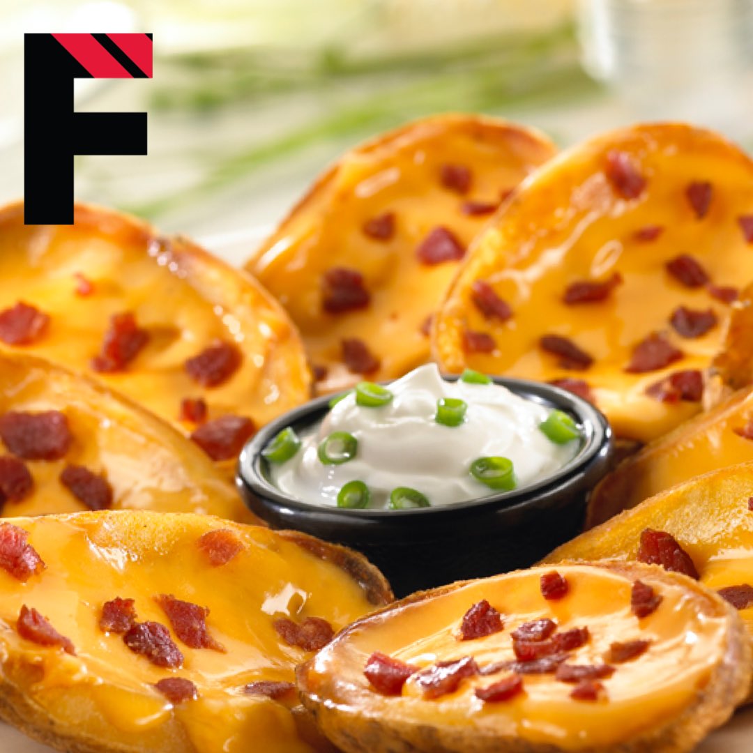 tgifturkiye's tweet photo. Cuma gününü 90’lar DJ performans🎵 eşliğinde dostlarla🍻Loaded Potato Skins paylaşarak kutlamak!🥳😋
Not: 🌱Vejetaryenler için bacon çıkartılabilir.

#TGIFridays #TGIFridaysTürkiye #Cuma
#Vegan #Vejetaryen #LoadedPotatoSkins 
#AkşamYemeği #ÖğlenYemeği #NeYesek #Ataşehir #Suadiye https://t.co/6FYhcjtSC0