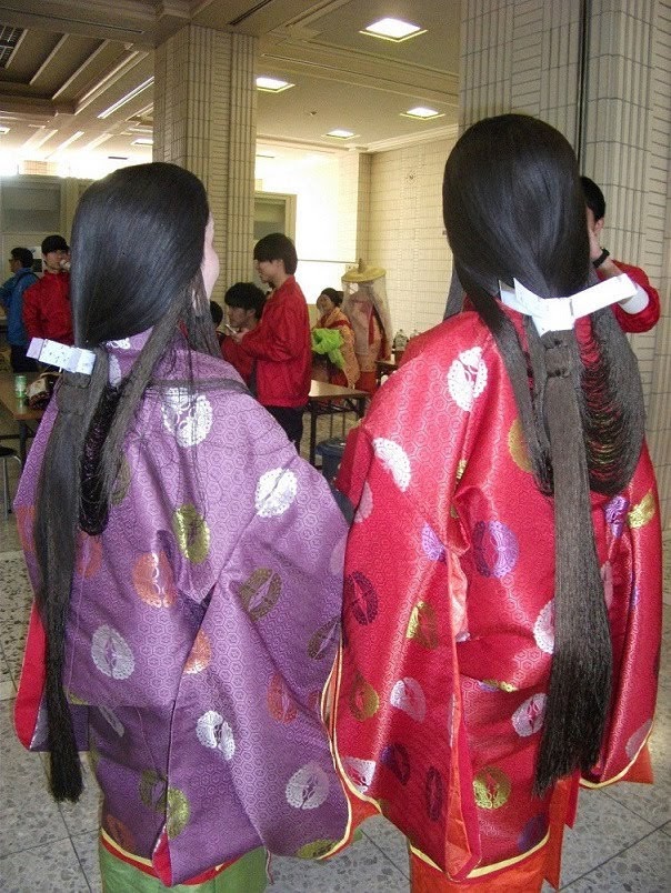 Kuramakuro 大河ドラマでよく見る戦国時代の女性の肩甲骨辺りで結んだ長 い髪型 こういうゆるい位置で結んでいるところが上品で色っぽい感じが何となく好き 髪フェチ ロングヘア 垂髪 おすべらかし 戦国時代 Longhair T Co