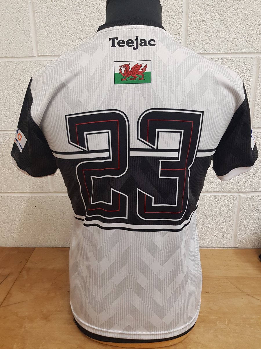 cpdpwllfc's tweet photo. Diolch yn fawr iawn i Westy Nanhoron Arms am noddi crysau ein tîm dan 11 oed.
A big thanks to Nanhoron Arms Hotel for sponsoring our under 11's team shirts.
⚫️⚪️⚫️⚪️⚫️⚪️
#UnClwb #UnCymuned #clwbchiclwbni https://t.co/voP8FPvJ7n