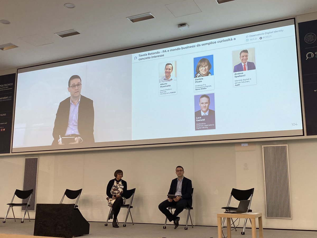 Osserv_Digital's tweet photo. .@GastaldiLuca apre la tavola rotonda “#PA e mondo business: da semplice curiosità a concreto interesse” #oid21 https://t.co/lTPgCX7uYi