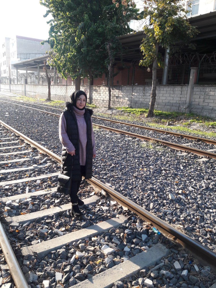 Berivancelik72's tweet photo. Fotoğrafı çekerken tren gelmiş midir 😱😁 https://t.co/F1Q6AR9btS