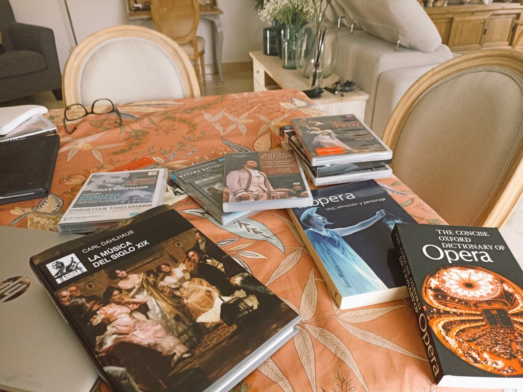 RBernardoG's tweet photo. Todo listo para hablar esta tarde junto con @marielarubio de Cavalleria Rusticana, Pagliacci, el verismo, Puccini y algunas cosas más con los amigos de @ABAOBilbaoOpera 
🕑 A las 19:15
🏛️ En @museobilbao 
¡Allí nos vemos! https://t.co/jj2KTfYodh