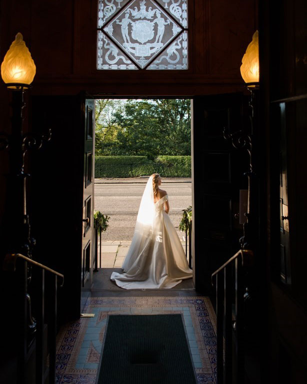 RCPEVenue's tweet photo. We are in love with this stunning shot of our bride Christine!
#rcpevenue #wedding #weddingvenues #weddingday #uniqueweddingvenues #uniqueweddings #uniquebrides #weddinginspo #weddingphotography https://t.co/G7Aw2LIceo