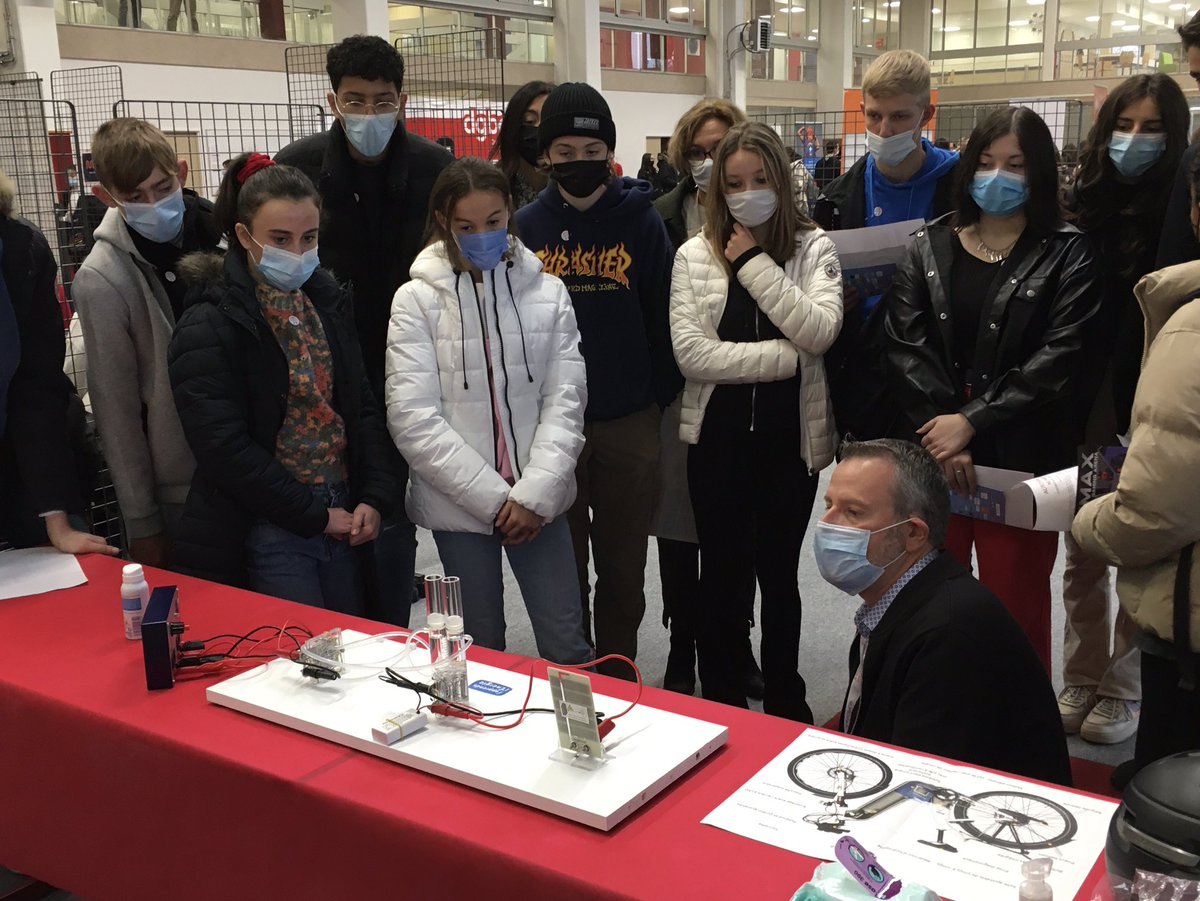 christellebrid1's tweet photo. #AutomneNumerique @FeminaTechFR à @Metz_CS : @ENGIEgroup partenaire accueille près de 2000 jeunes pour faire découvrir ses métiers grâce au dispositif @ApprendsEnergie et à notre atelier #hydrogeneVert qui a intéressé même les officiels !
#AuCoeurDesTerritoires @valalain24 https://t.co/XfscbadrzU